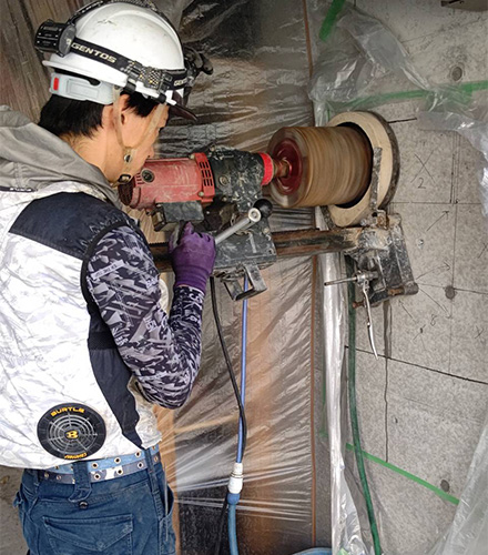 ダイヤモンドコア削孔工事